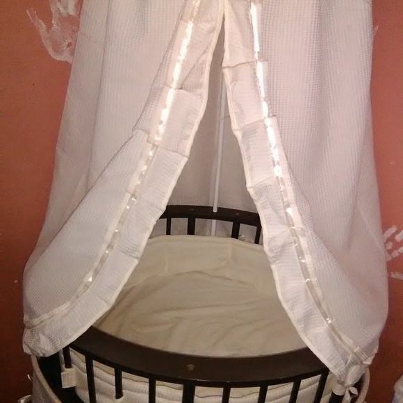 Bassinet - Picture 2 of 4